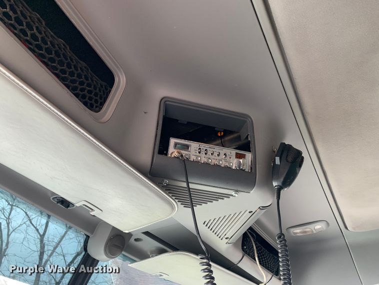 image for item LI9218 2006 Freightliner Columbia  semi truck