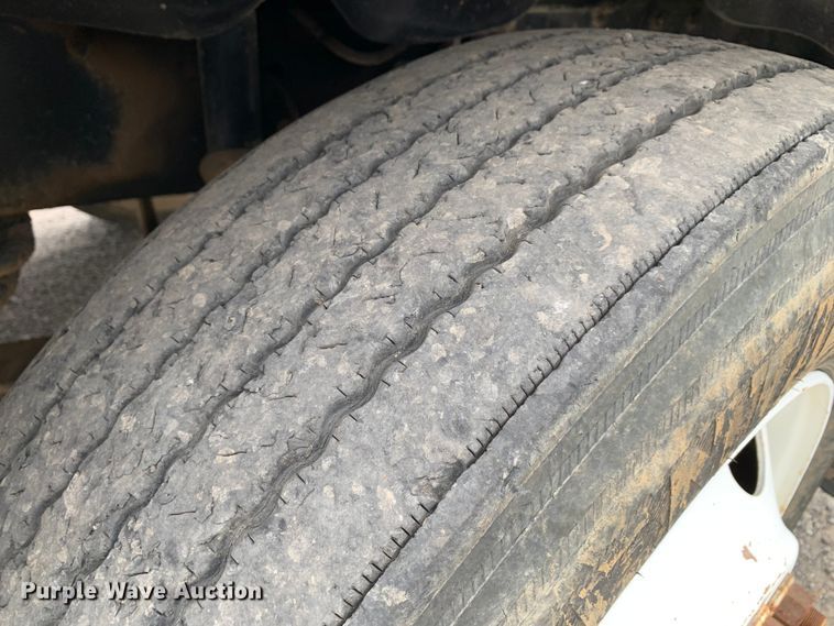 image for item LI9218 2006 Freightliner Columbia  semi truck