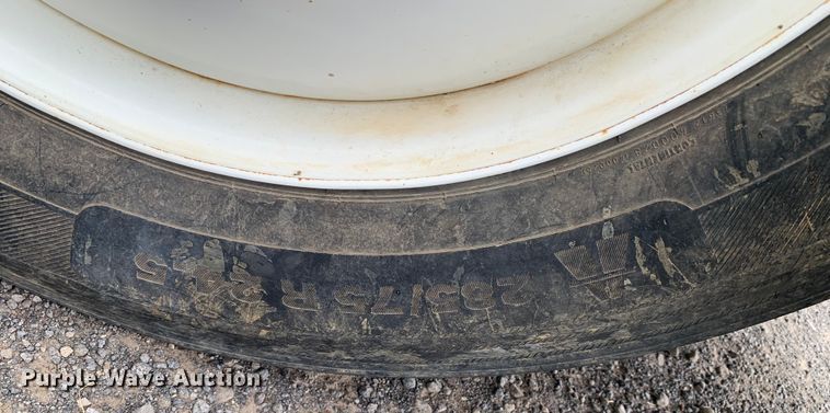 image for item LI9218 2006 Freightliner Columbia  semi truck