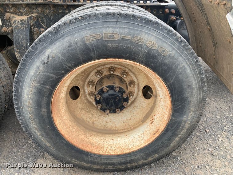 image for item LI9218 2006 Freightliner Columbia  semi truck