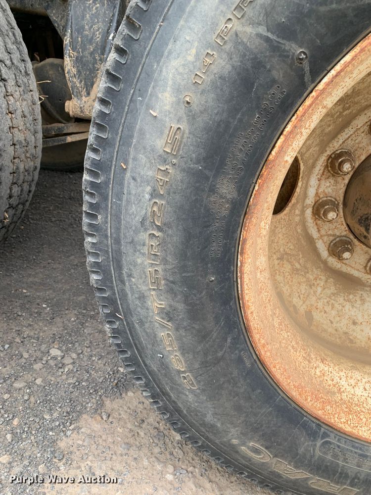 image for item LI9218 2006 Freightliner Columbia  semi truck