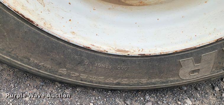 image for item LI9218 2006 Freightliner Columbia  semi truck