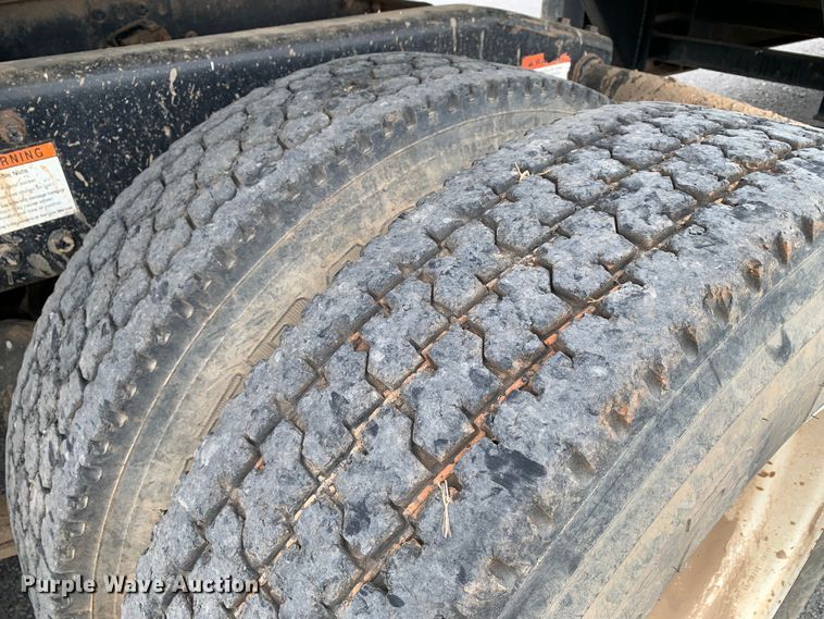 image for item LI9218 2006 Freightliner Columbia  semi truck