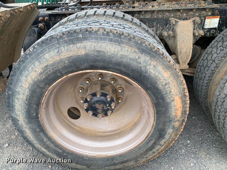 image for item LI9218 2006 Freightliner Columbia  semi truck