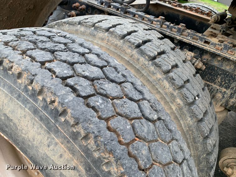 image for item LI9218 2006 Freightliner Columbia  semi truck