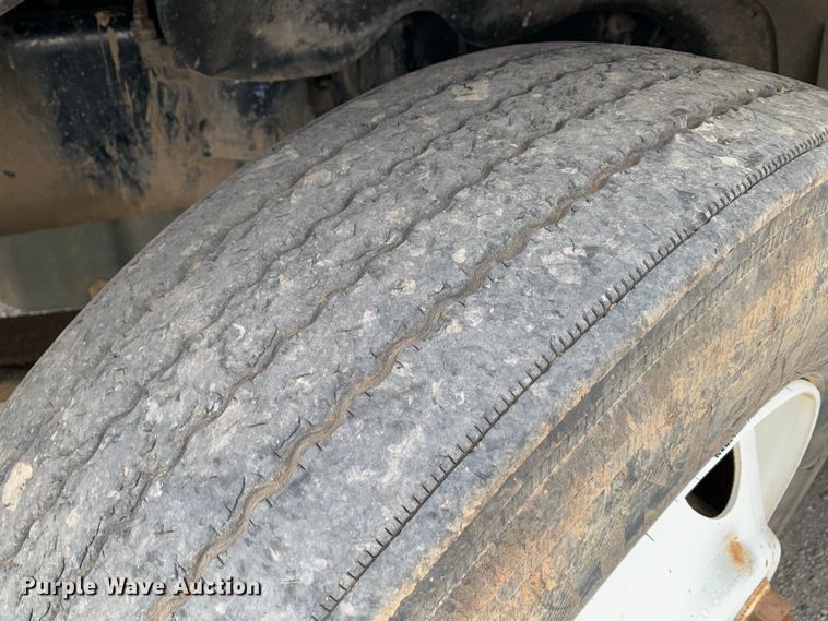 image for item LI9218 2006 Freightliner Columbia  semi truck