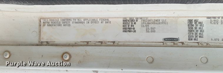 image for item LI9218 2006 Freightliner Columbia  semi truck