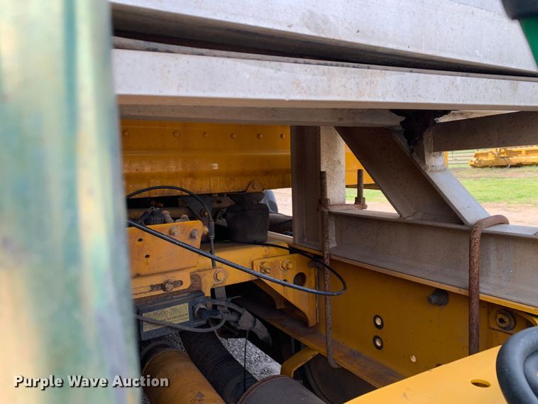 image for item LI9223 2011 Freightliner Cascadia  semi truck