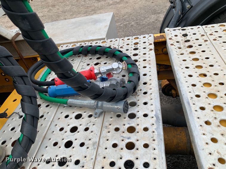 image for item LI9223 2011 Freightliner Cascadia  semi truck