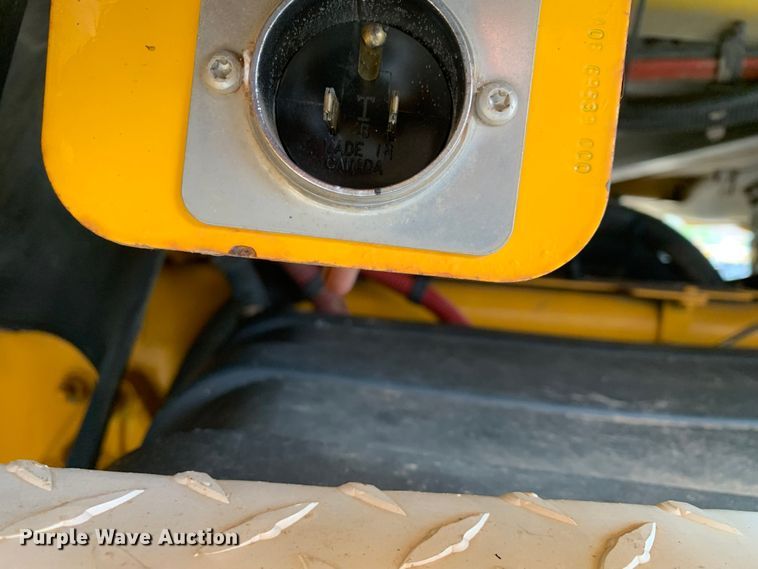 image for item LI9223 2011 Freightliner Cascadia  semi truck