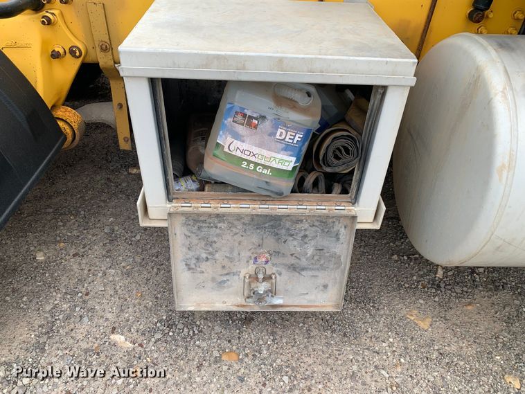 image for item LI9223 2011 Freightliner Cascadia  semi truck