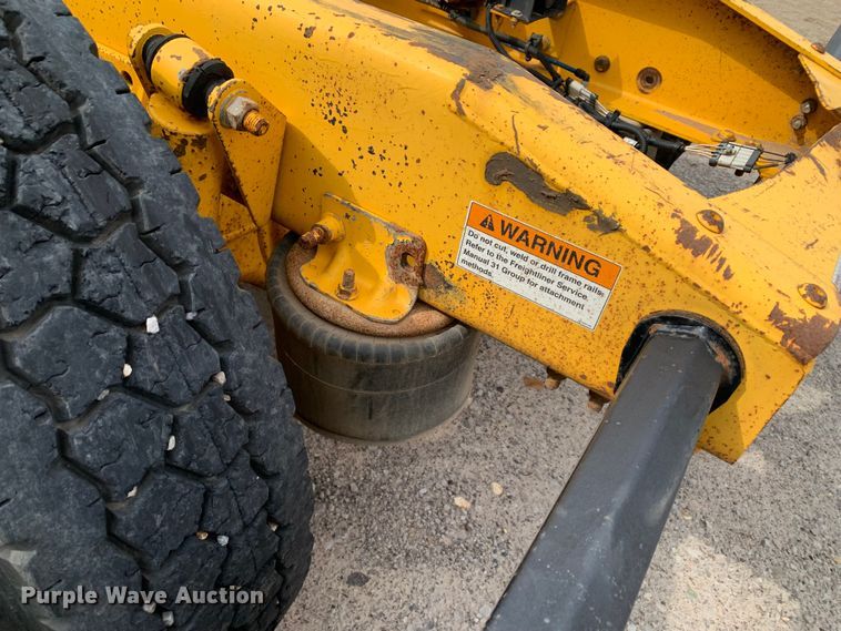 image for item LI9223 2011 Freightliner Cascadia  semi truck