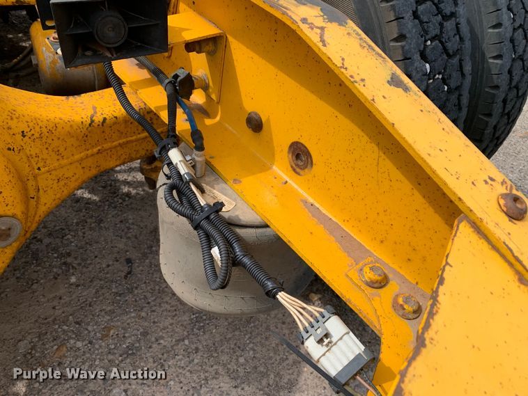 image for item LI9223 2011 Freightliner Cascadia  semi truck