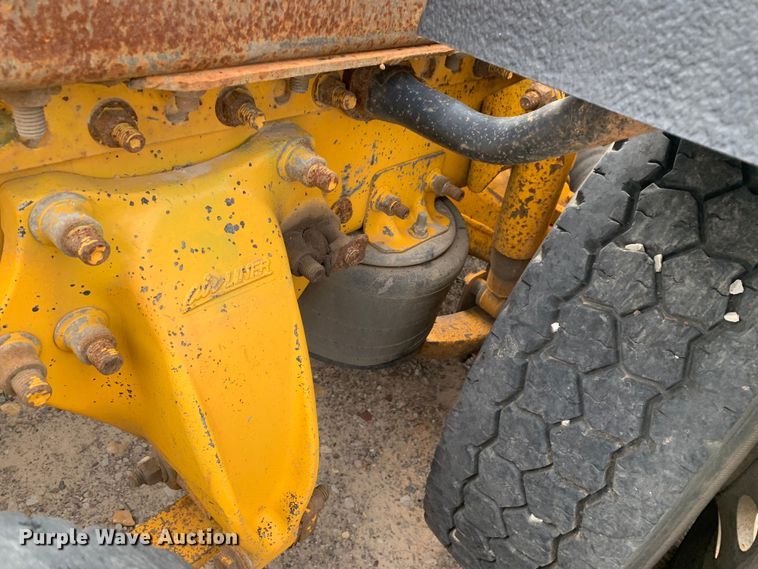 image for item LI9223 2011 Freightliner Cascadia  semi truck