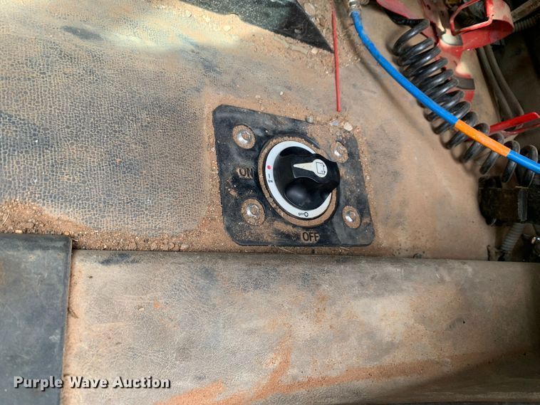 image for item LI9223 2011 Freightliner Cascadia  semi truck