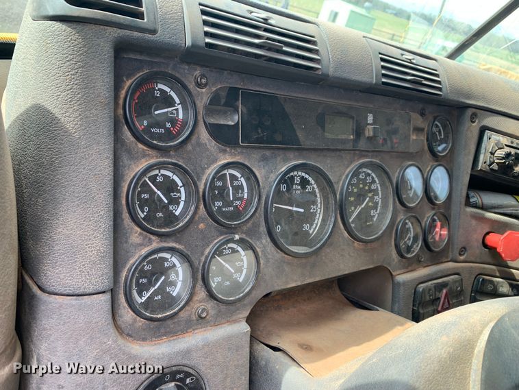 image for item LI9223 2011 Freightliner Cascadia  semi truck