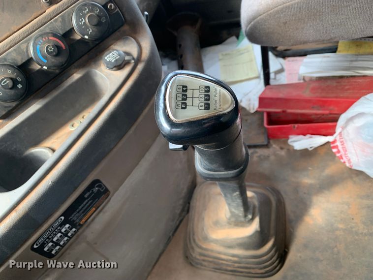 image for item LI9223 2011 Freightliner Cascadia  semi truck