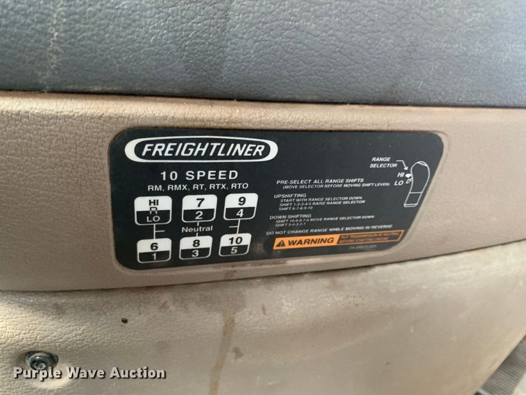 image for item LI9223 2011 Freightliner Cascadia  semi truck