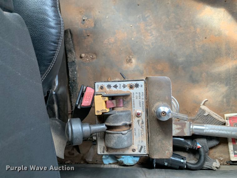 image for item LI9223 2011 Freightliner Cascadia  semi truck