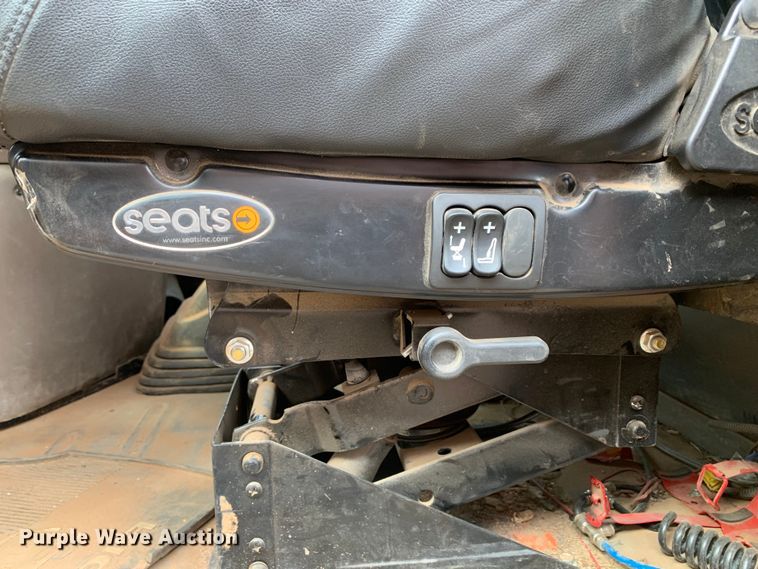 image for item LI9223 2011 Freightliner Cascadia  semi truck