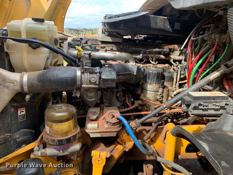 image for item LI9223 2011 Freightliner Cascadia  semi truck