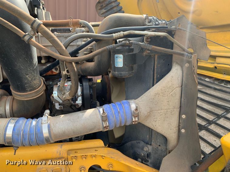 image for item LI9223 2011 Freightliner Cascadia  semi truck