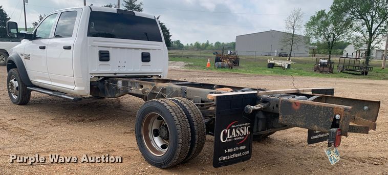 image for item LI9230 2018 Dodge Ram 5500HD  Crew Cab truck cab and chassis