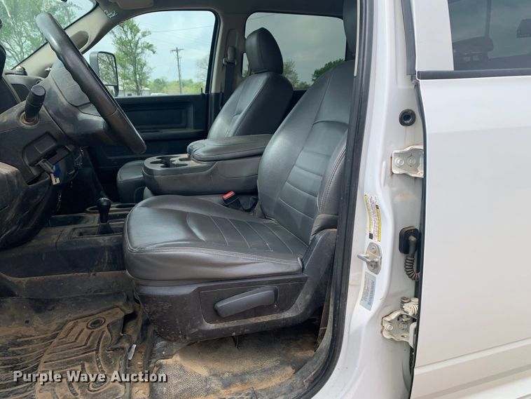 image for item LI9230 2018 Dodge Ram 5500HD  Crew Cab truck cab and chassis