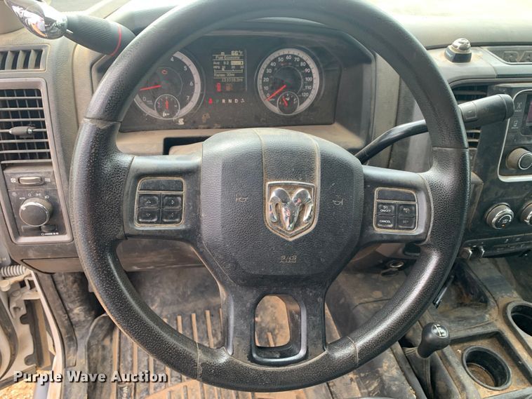 image for item LI9230 2018 Dodge Ram 5500HD  Crew Cab truck cab and chassis