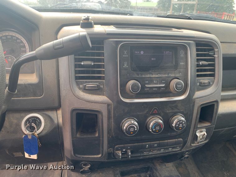 image for item LI9230 2018 Dodge Ram 5500HD  Crew Cab truck cab and chassis