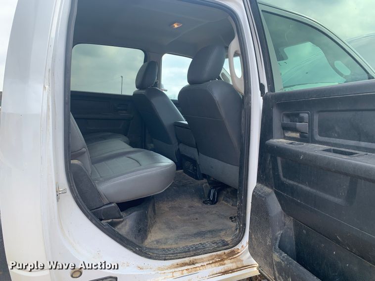 image for item LI9230 2018 Dodge Ram 5500HD  Crew Cab truck cab and chassis