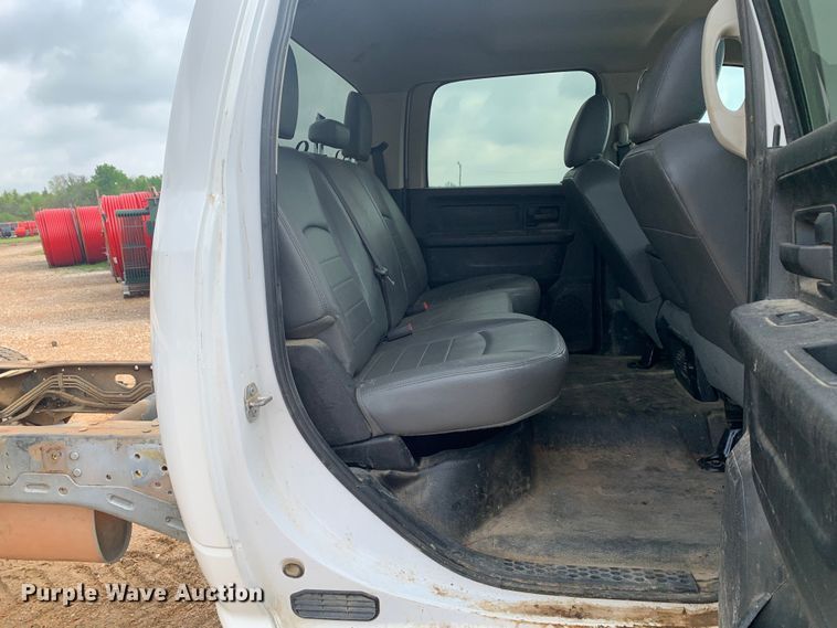 image for item LI9230 2018 Dodge Ram 5500HD  Crew Cab truck cab and chassis