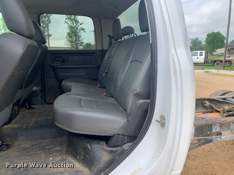 image for item LI9230 2018 Dodge Ram 5500HD  Crew Cab truck cab and chassis