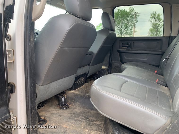 image for item LI9230 2018 Dodge Ram 5500HD  Crew Cab truck cab and chassis