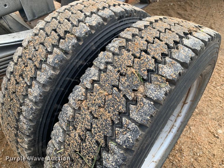 image for item LI9230 2018 Dodge Ram 5500HD  Crew Cab truck cab and chassis