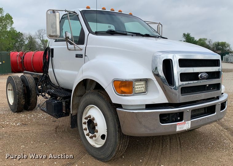 image for item LI9232 2008 Ford F650 Super Duty  truck cab and chassis