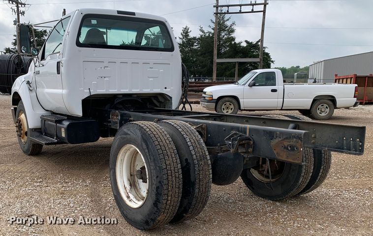 image for item LI9232 2008 Ford F650 Super Duty  truck cab and chassis