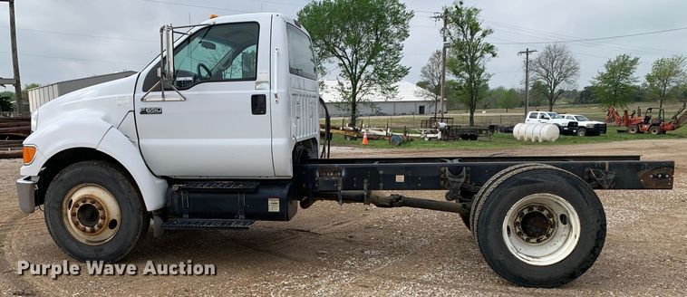 image for item LI9232 2008 Ford F650 Super Duty  truck cab and chassis