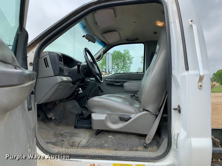 image for item LI9232 2008 Ford F650 Super Duty  truck cab and chassis