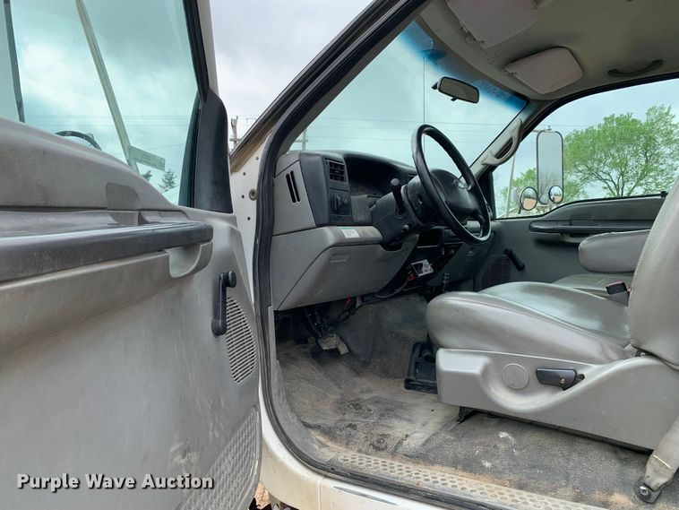 image for item LI9232 2008 Ford F650 Super Duty  truck cab and chassis