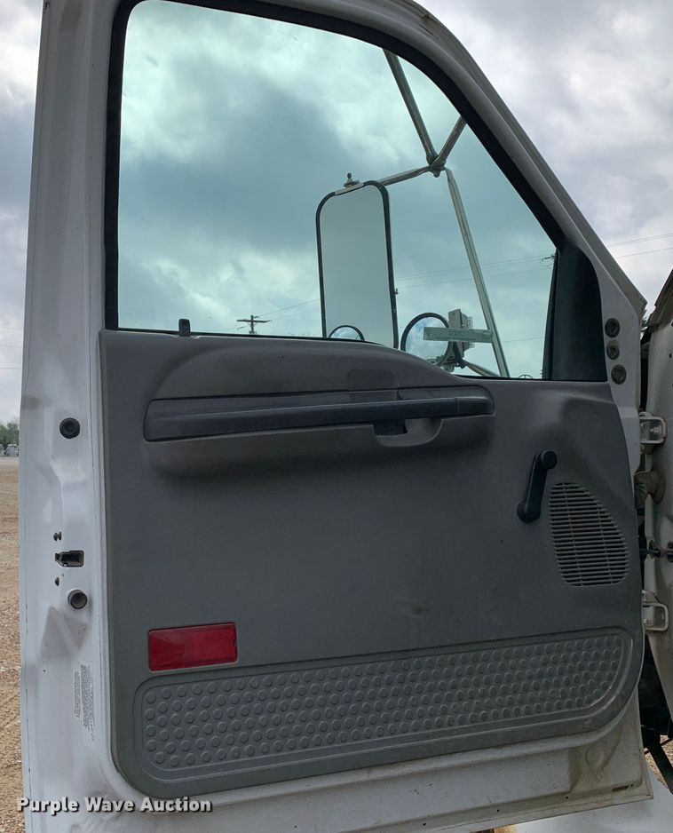 image for item LI9232 2008 Ford F650 Super Duty  truck cab and chassis