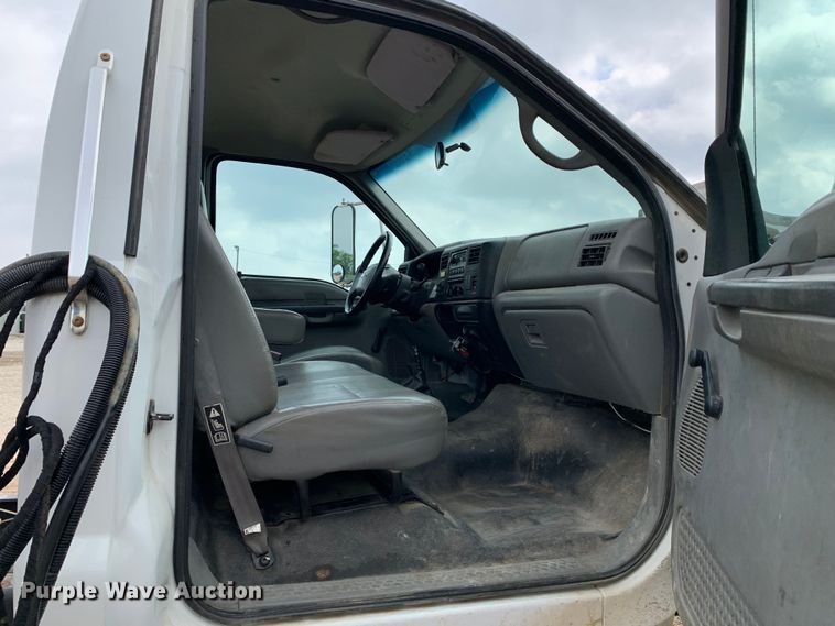 image for item LI9232 2008 Ford F650 Super Duty  truck cab and chassis