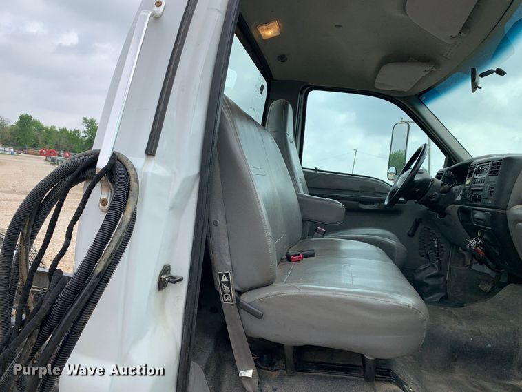 image for item LI9232 2008 Ford F650 Super Duty  truck cab and chassis