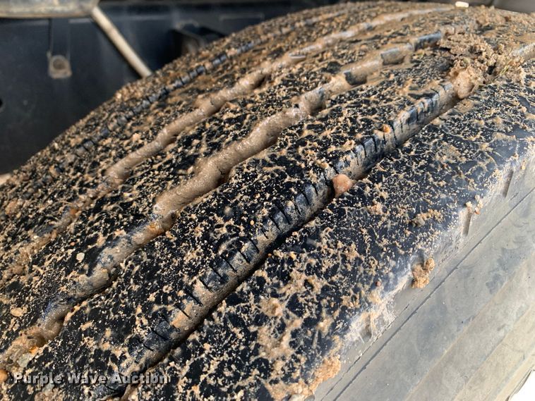 image for item LI9232 2008 Ford F650 Super Duty  truck cab and chassis