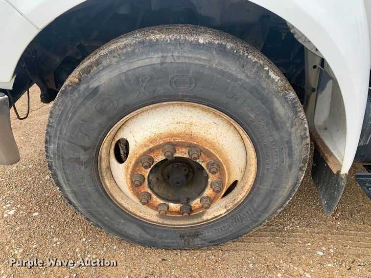 image for item LI9232 2008 Ford F650 Super Duty  truck cab and chassis