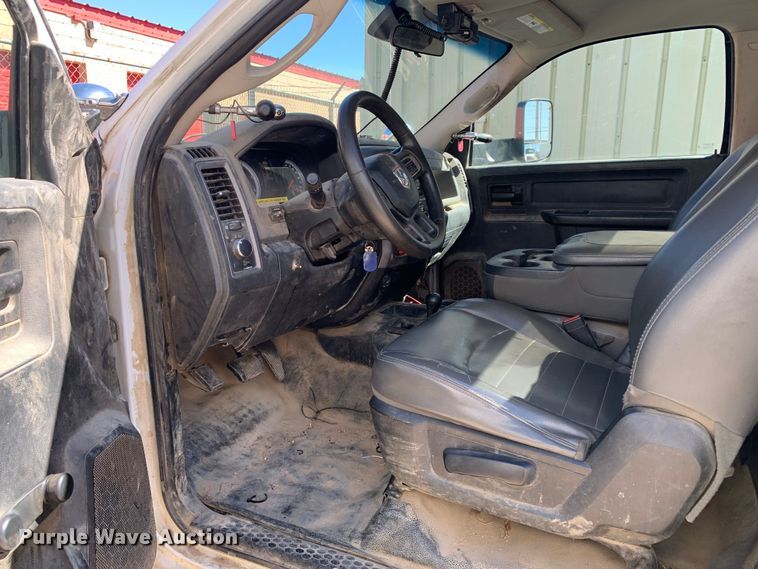 image for item LI9237 2013 Dodge Ram 5500HD  truck cab and chassis