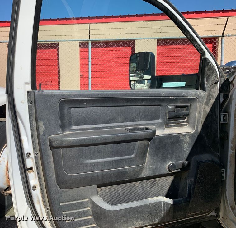 image for item LI9237 2013 Dodge Ram 5500HD  truck cab and chassis