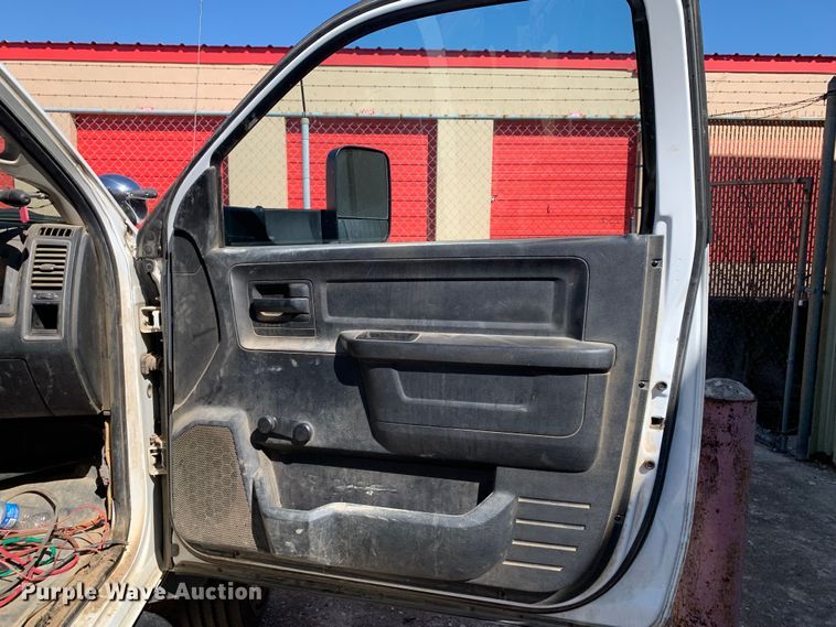 image for item LI9237 2013 Dodge Ram 5500HD  truck cab and chassis