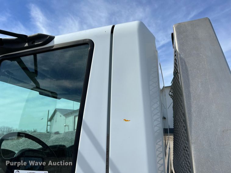 image for item LI9579 2007 International 4300  rollback truck