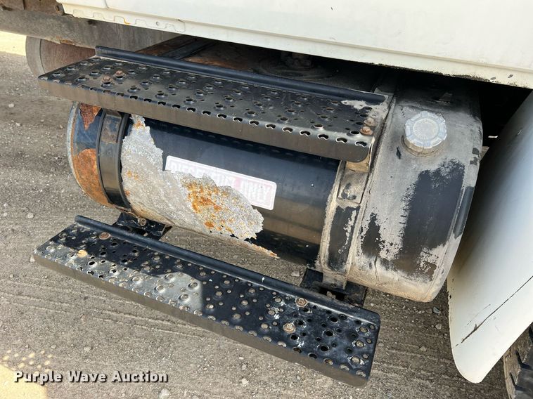 image for item LI9579 2007 International 4300  rollback truck